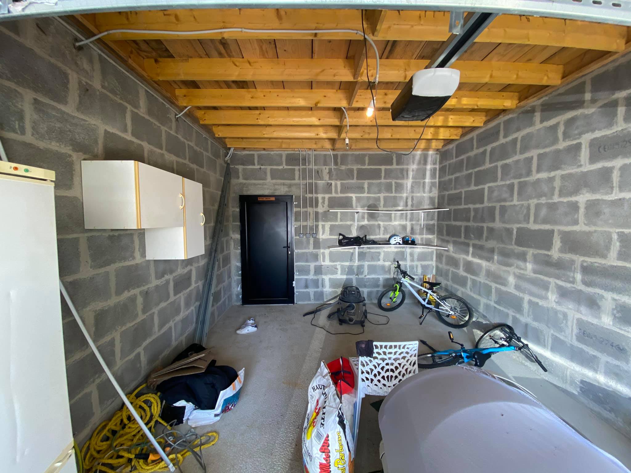 Présentation du chantier avant travaux - Garage - Pose d'une porte de garage motorisée - LG Habitat 